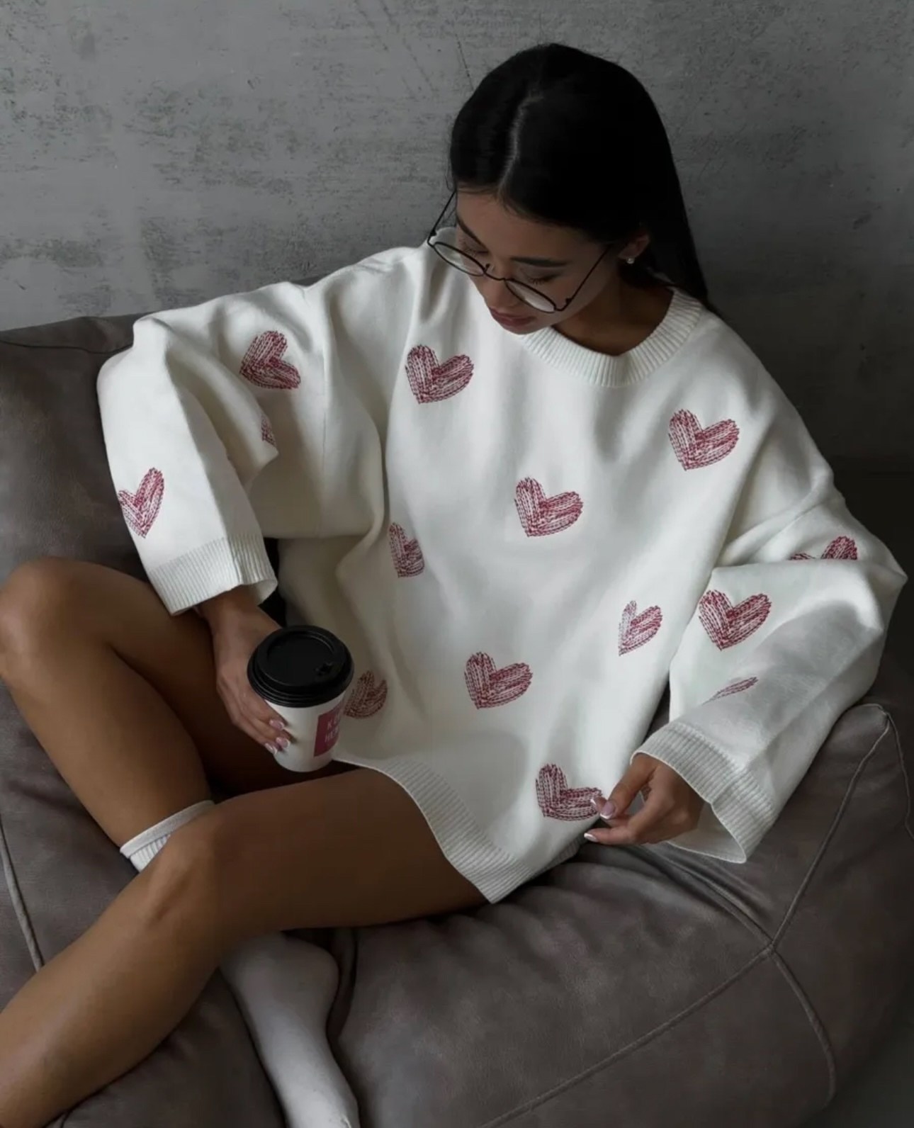 свитер в стиле оверсайз,свитер оверсайз с принтом,оверсайз с принтом,свитер оверсайз с сердцами,свитер сердечки оверсайз