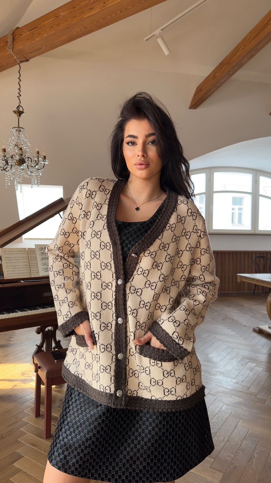 кардиган gucci,кардиган гуччи,шерстяной жаккардовый кардиган с узором gg gucci,кардиган с узорами,кардиган гуччи женский