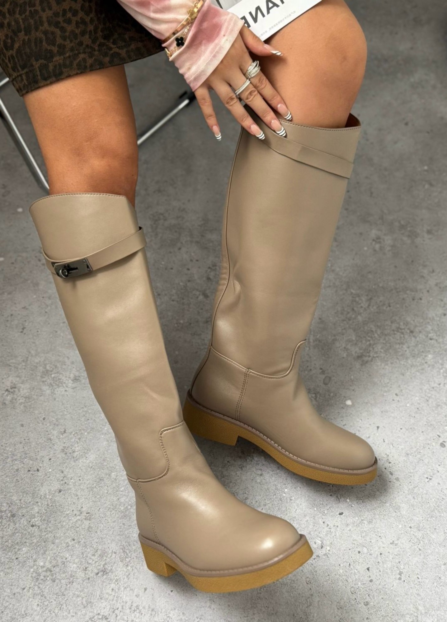 сапоги бежевые,женские сапоги,,стильные сапоги,сапоги демисезонные