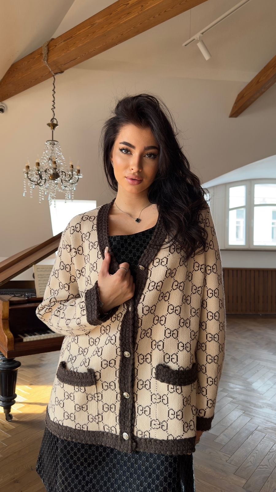 кардиган gucci,кардиган гуччи,шерстяной жаккардовый кардиган с узором gg gucci,кардиган с узорами,кардиган гуччи женский