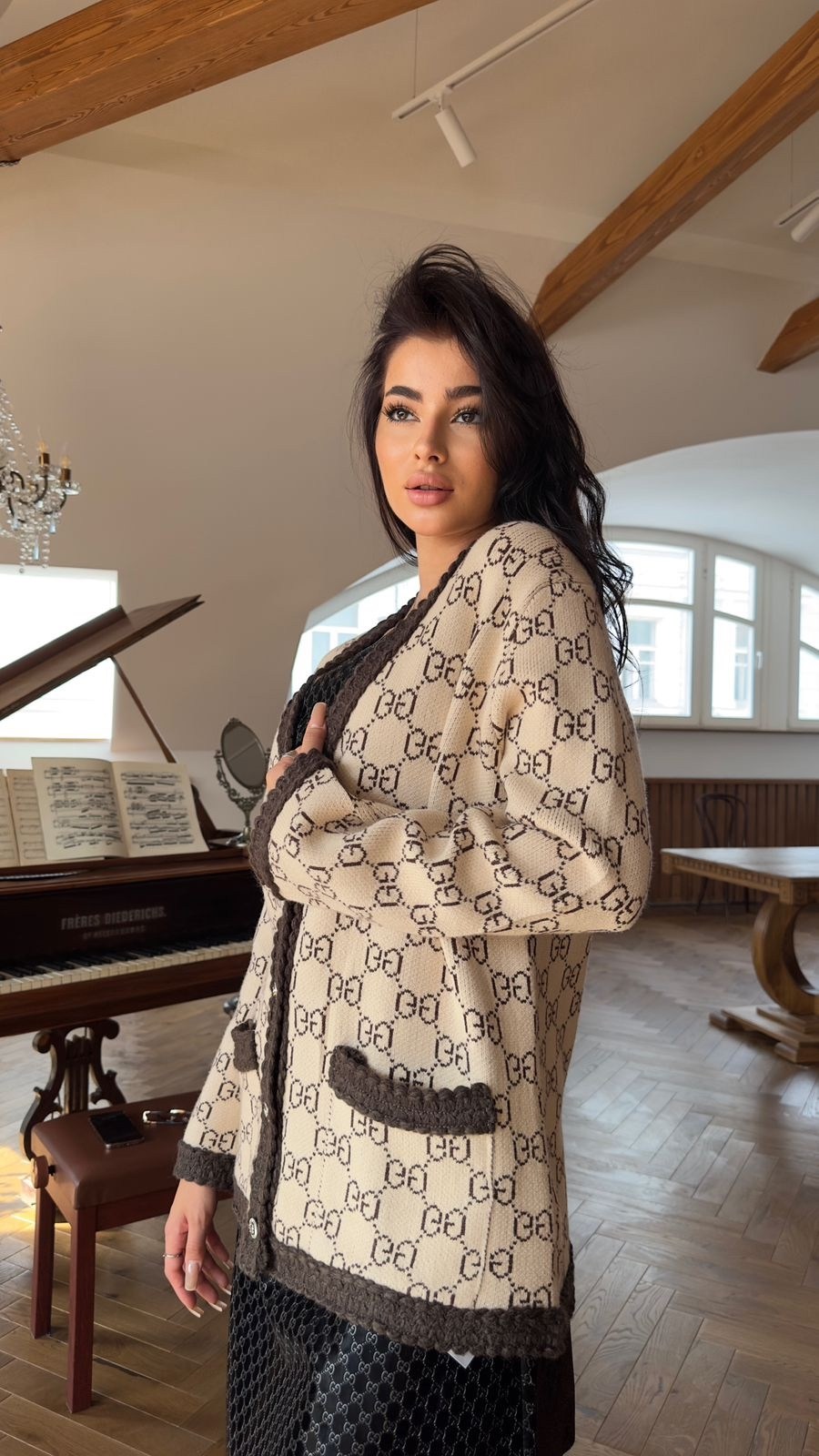 кардиган gucci,кардиган гуччи,шерстяной жаккардовый кардиган с узором gg gucci,кардиган с узорами,кардиган гуччи женский