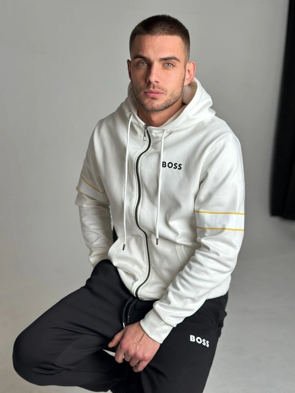 спортивный костюм hugo boss,спортивные костюмы мужские,толстовка на молнии boss,мужская мода,толстовка boss