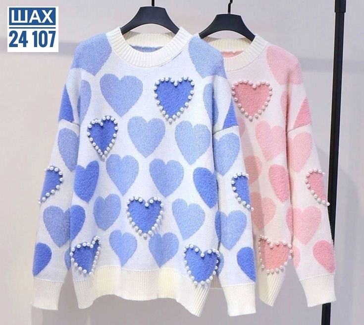 свитер с принтом,свитер,свитера вязаные,джемпер с сердечками,свитер с узорами