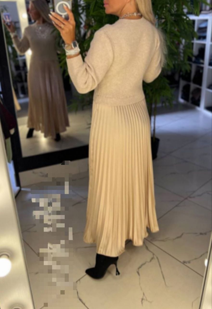 офисное платье с плиссированной юбкой,бежевое платье с юбкой плиссе,платье плиссе,платье с плиссированной юбкой,костюм с плиссированной юбкой
