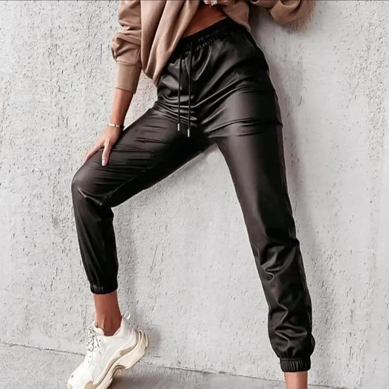 кожаные женские джоггеры,джоггеры женские экокожа,кожаные брюки,кожаные штаны,брюки кожаные джоггеры из экокожи