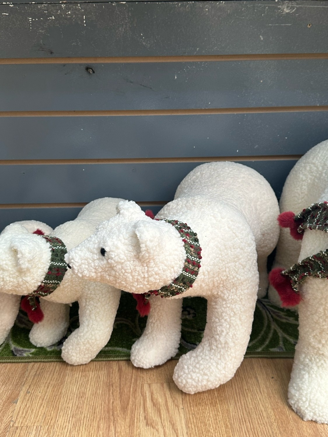 элегантный медведь,белая медведь,медведь новогодний,игрушка,полярные медведи