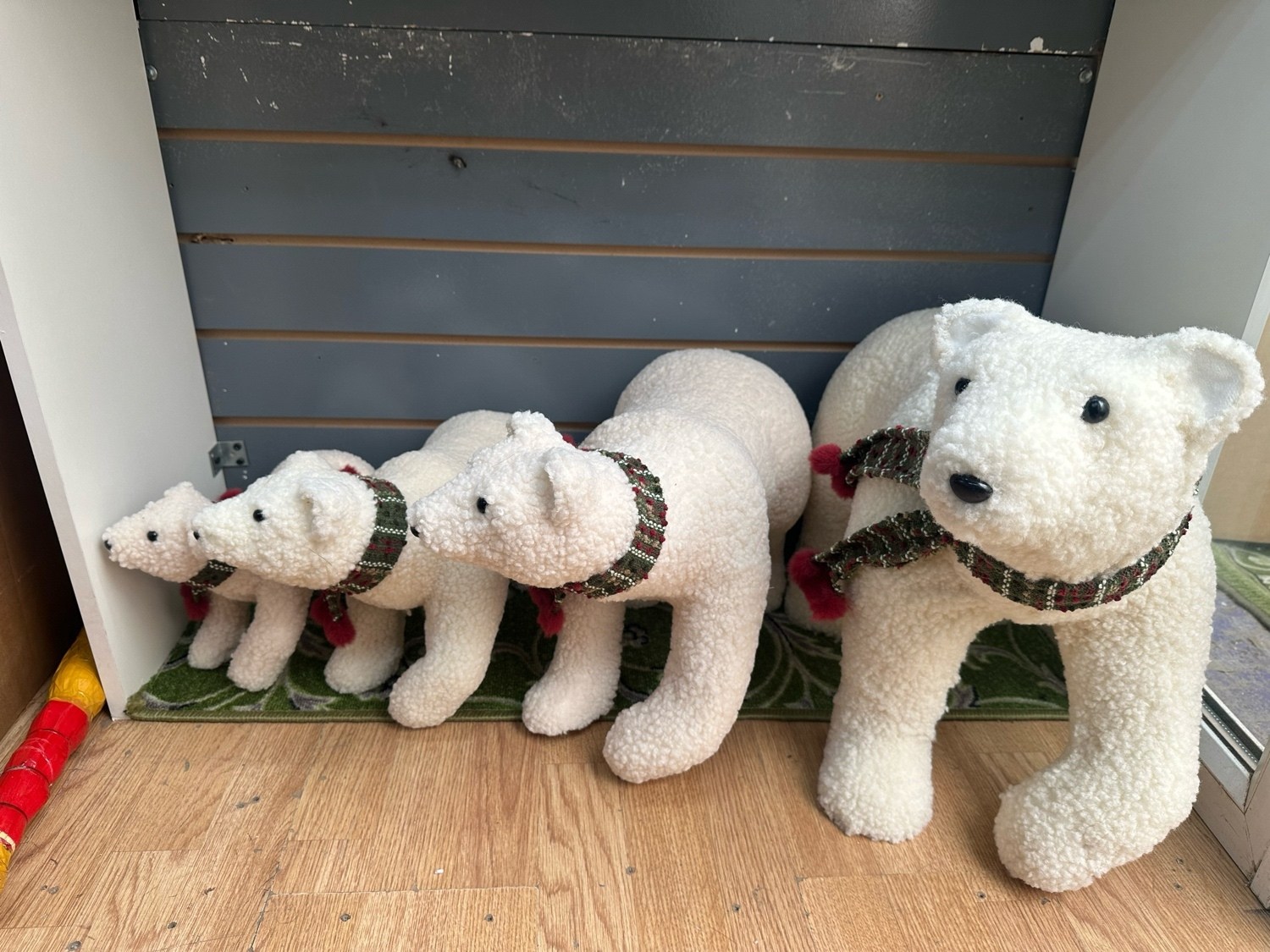 элегантный медведь,белая медведь,медведь новогодний,игрушка,полярные медведи