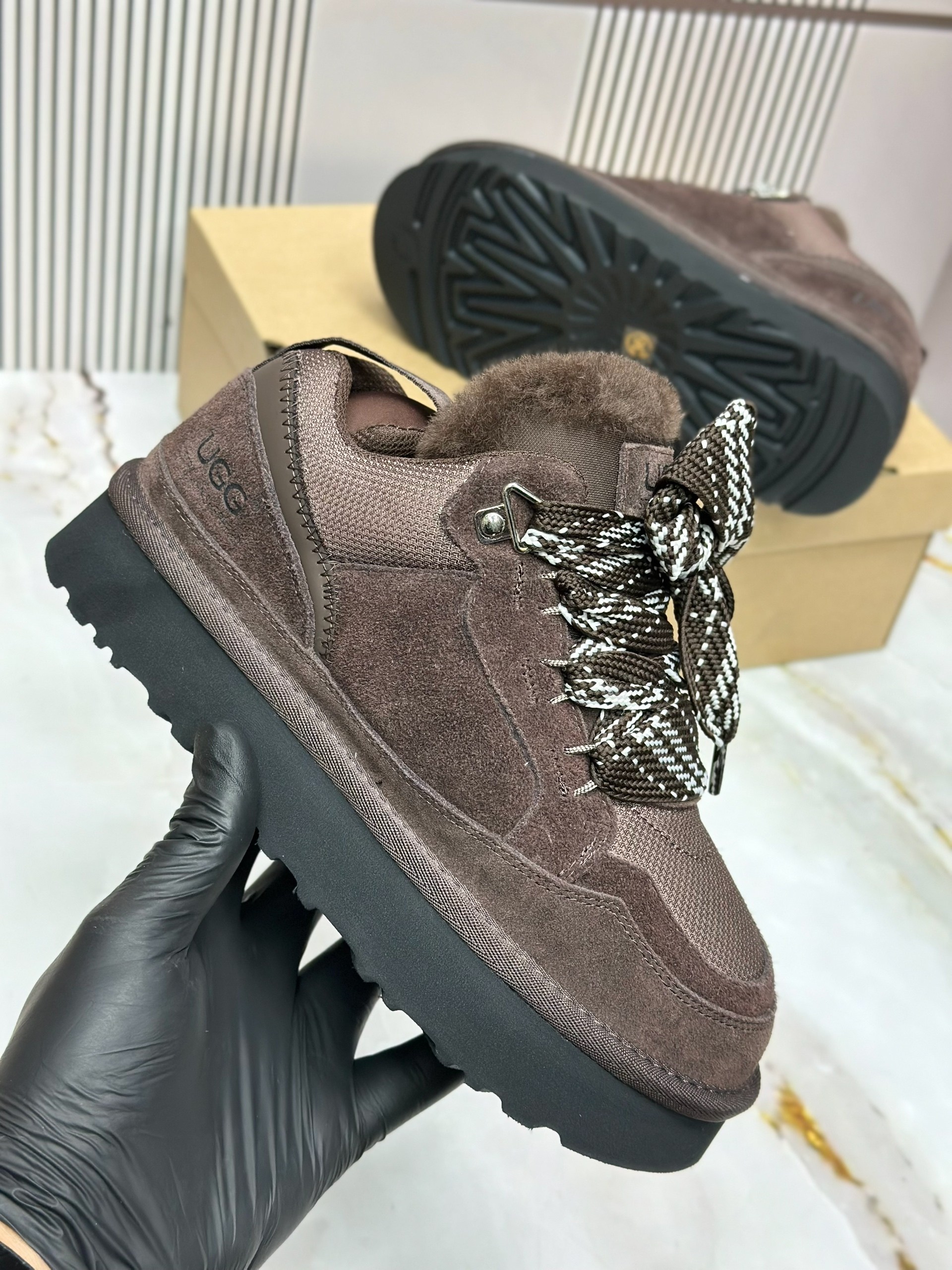 ,черные кроссовки,кроссовки ugg,кроссовки зимние женские,замшевые кроссовки