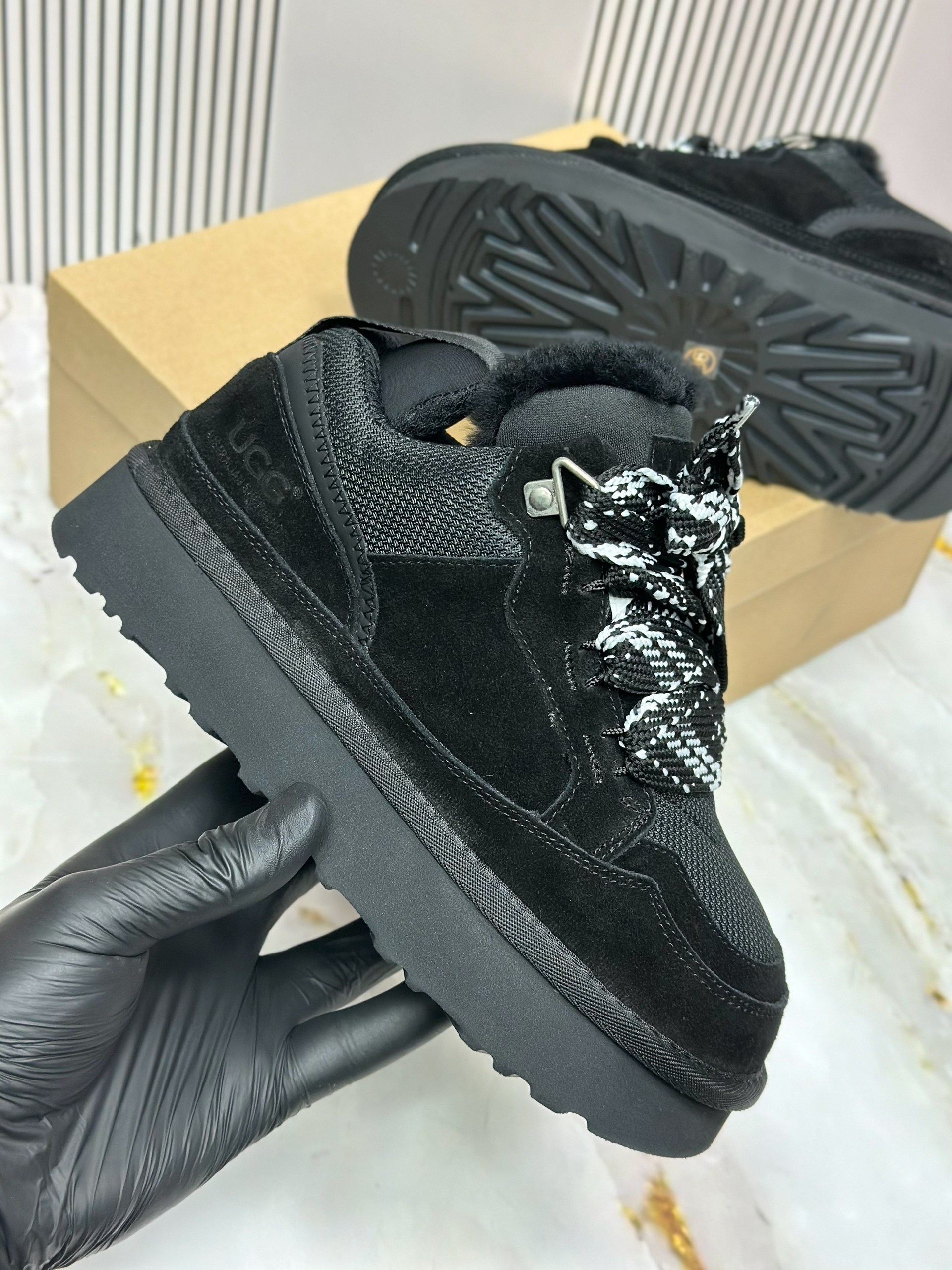 ,черные кроссовки,кроссовки ugg,кроссовки зимние женские,замшевые кроссовки