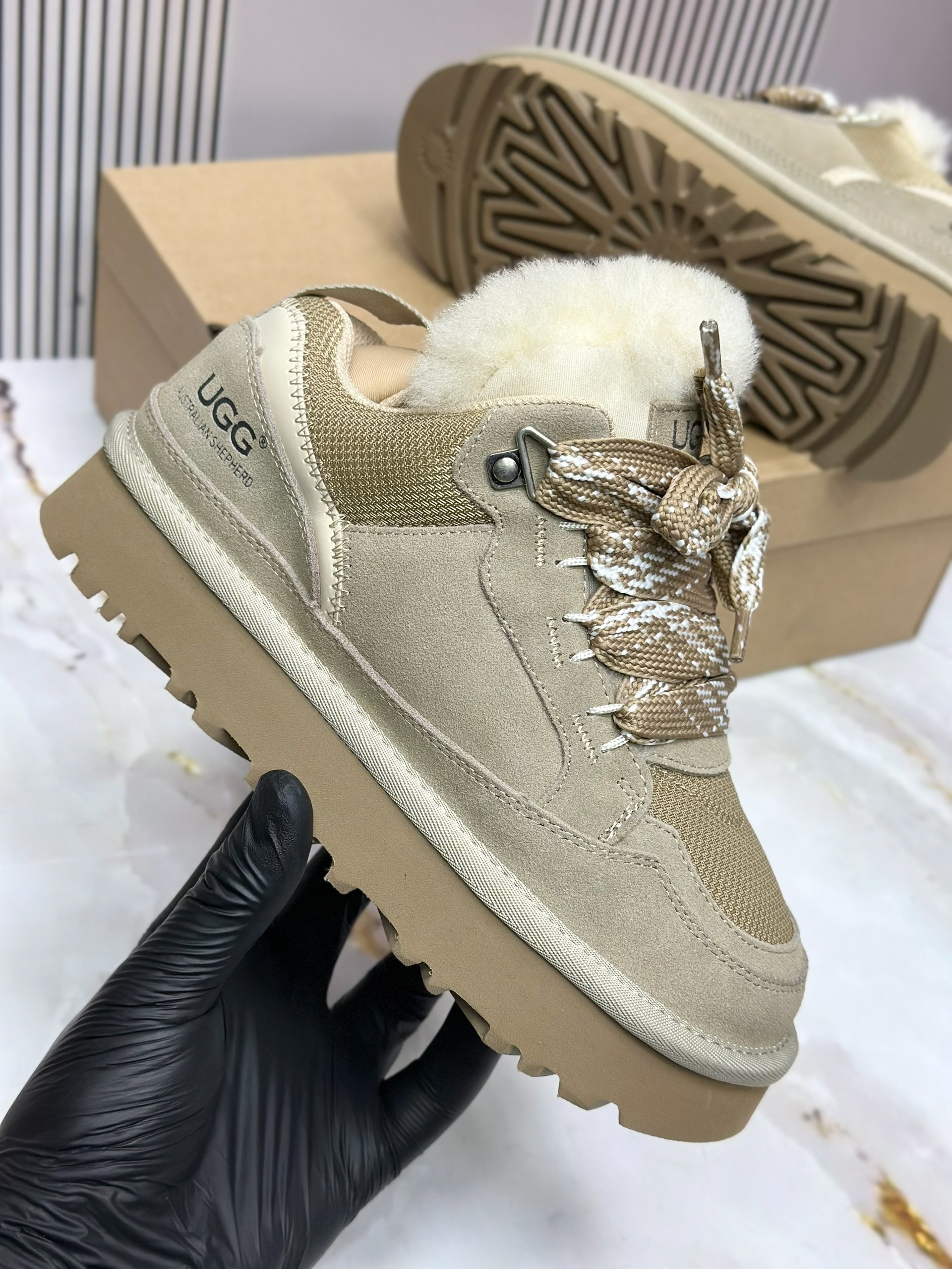 ,черные кроссовки,кроссовки ugg,кроссовки зимние женские,замшевые кроссовки