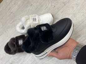 Кроссовки
