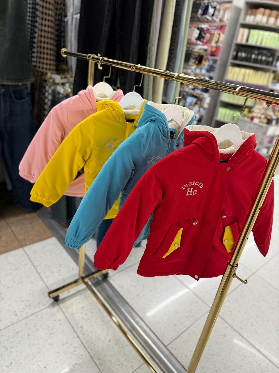 жёлтая куртка,ветровка mayoral для мальчика желтая,ветровка резервед желтая,куртка для детей,куртка для мальчика