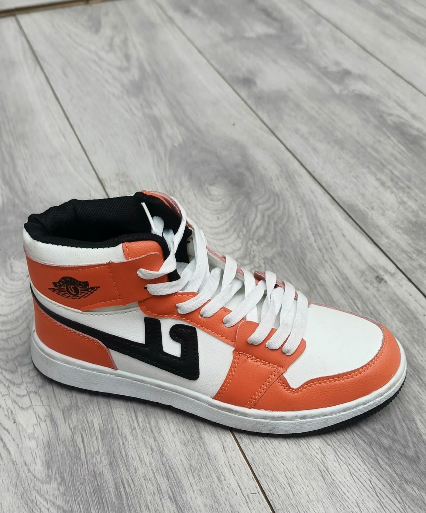 оранжевые кроссовки, спортивная,баскетбольная ,кроссовки,высокие кроссовки