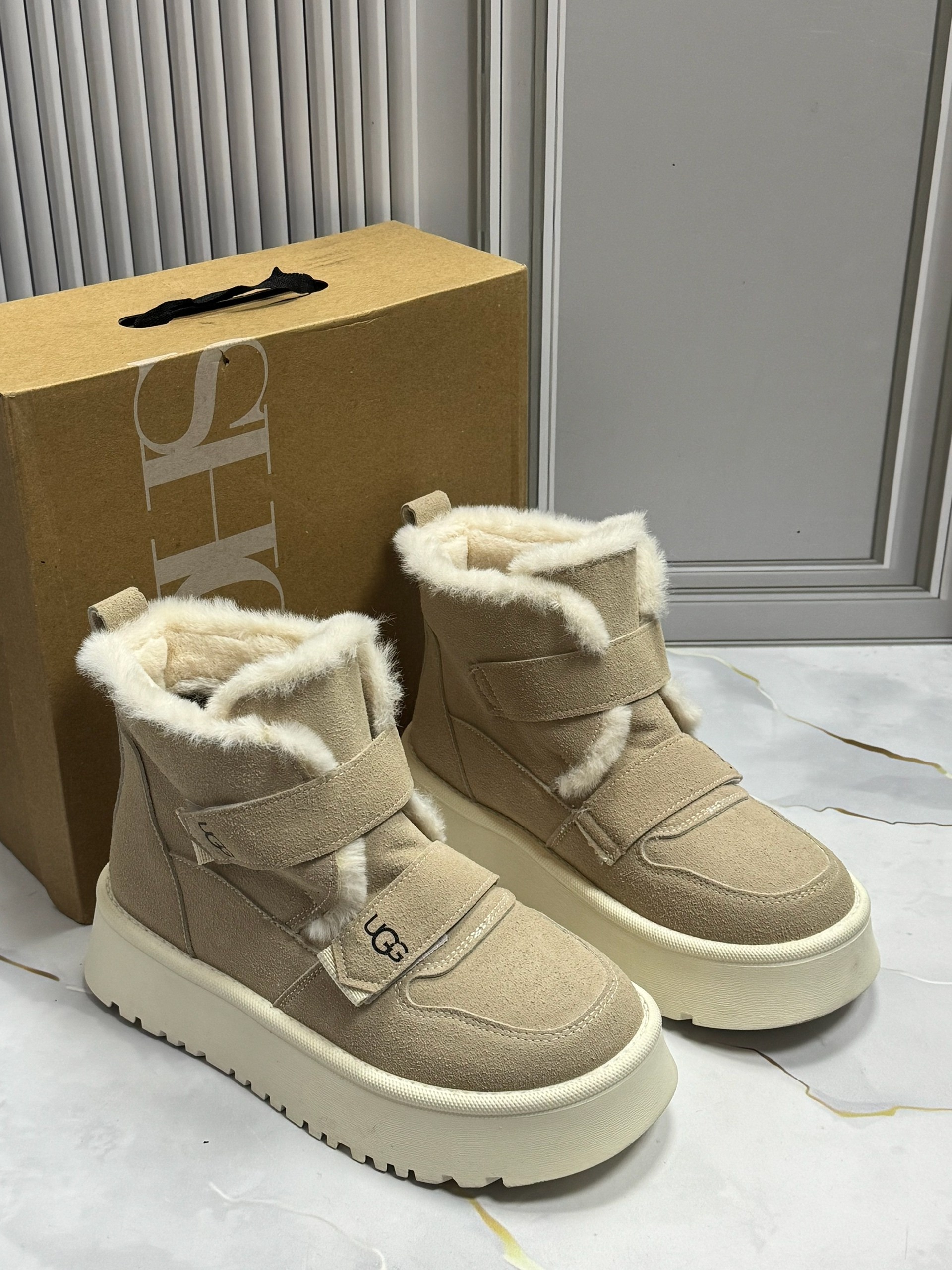 угги женские,кроссовки угги зимние с натуральным мехом ugg,угги женские ugg,зимняя женская ,