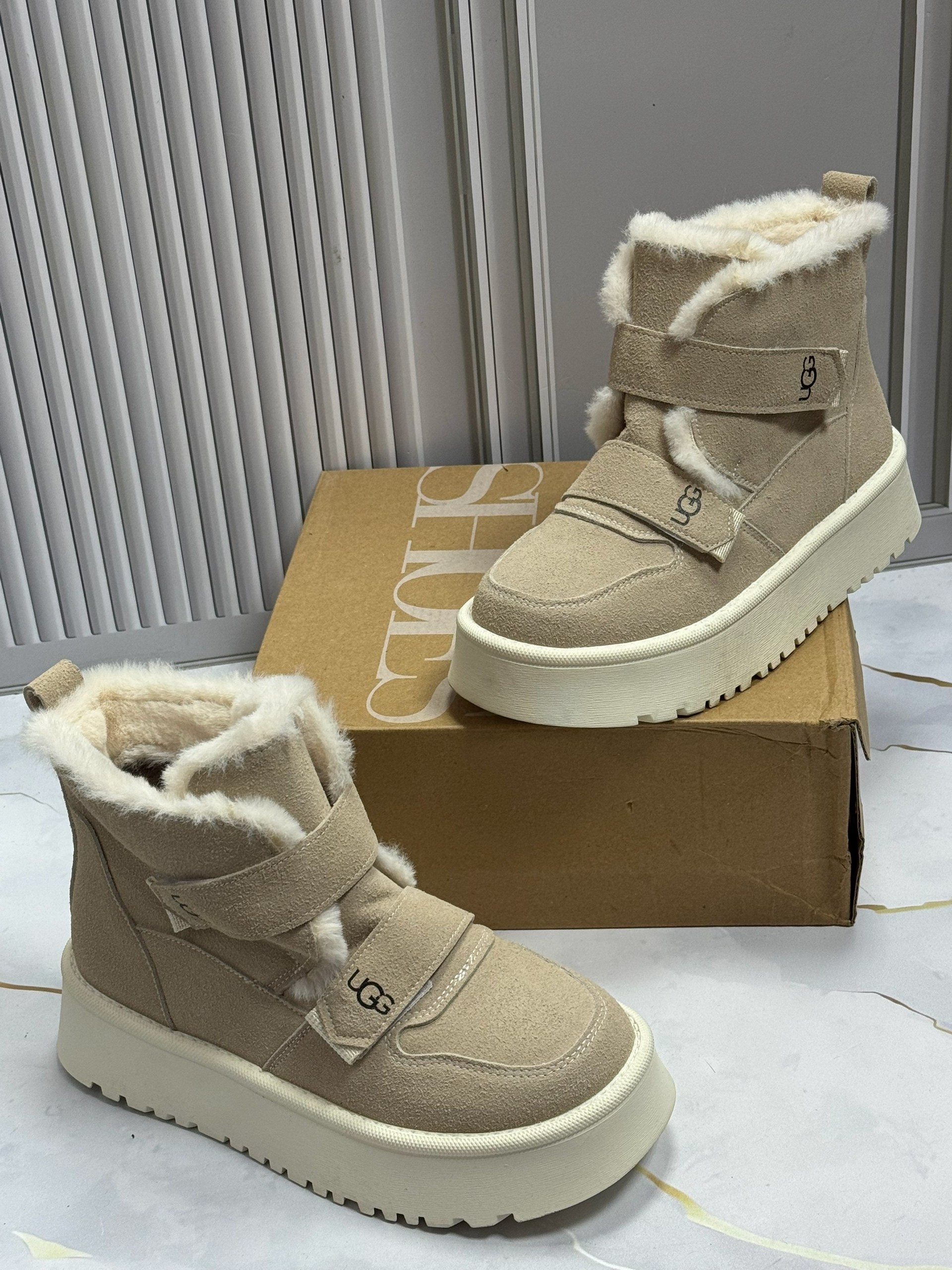 угги женские,кроссовки угги зимние с натуральным мехом ugg,угги женские ugg,зимняя женская ,