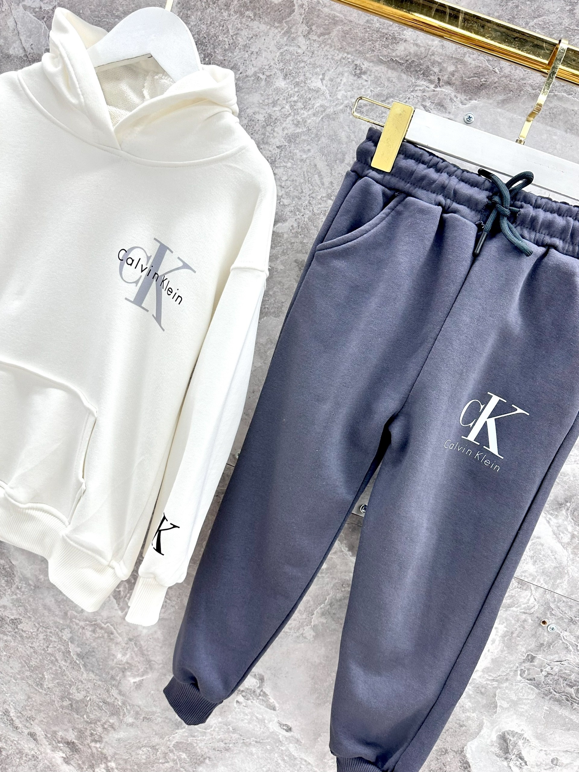 спортивный костюм calvin klein,комплект одежды calvin klein,спортивные костюм,комплекты одежды,джоггеры calvin klein