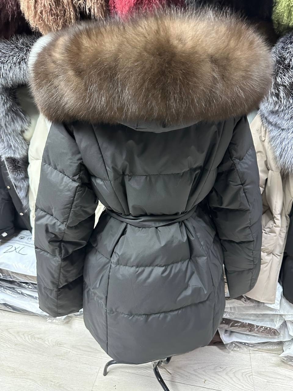 пуховики с мехом,пуховики с натуральным мехом,куртка пуховик с натуральным мехом,пуховик женский с натуральным мехом,пуховик зимний куртка
