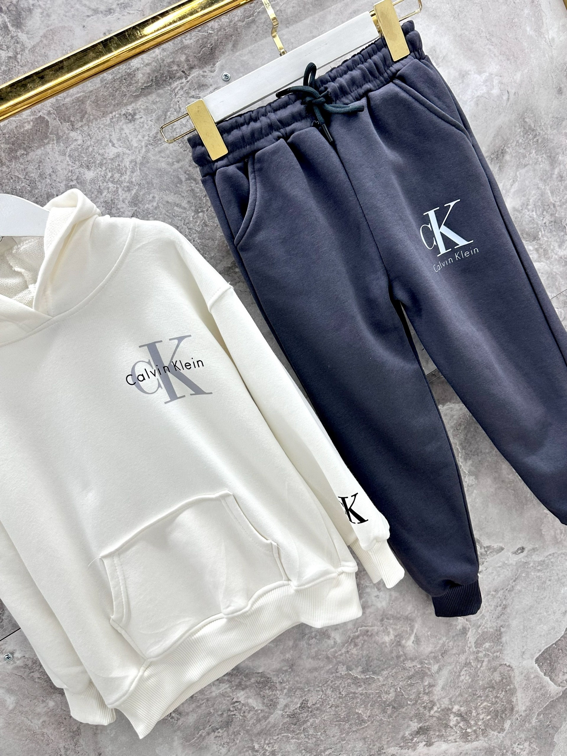 спортивный костюм calvin klein,комплект одежды calvin klein,спортивные костюм,комплекты одежды,джоггеры calvin klein