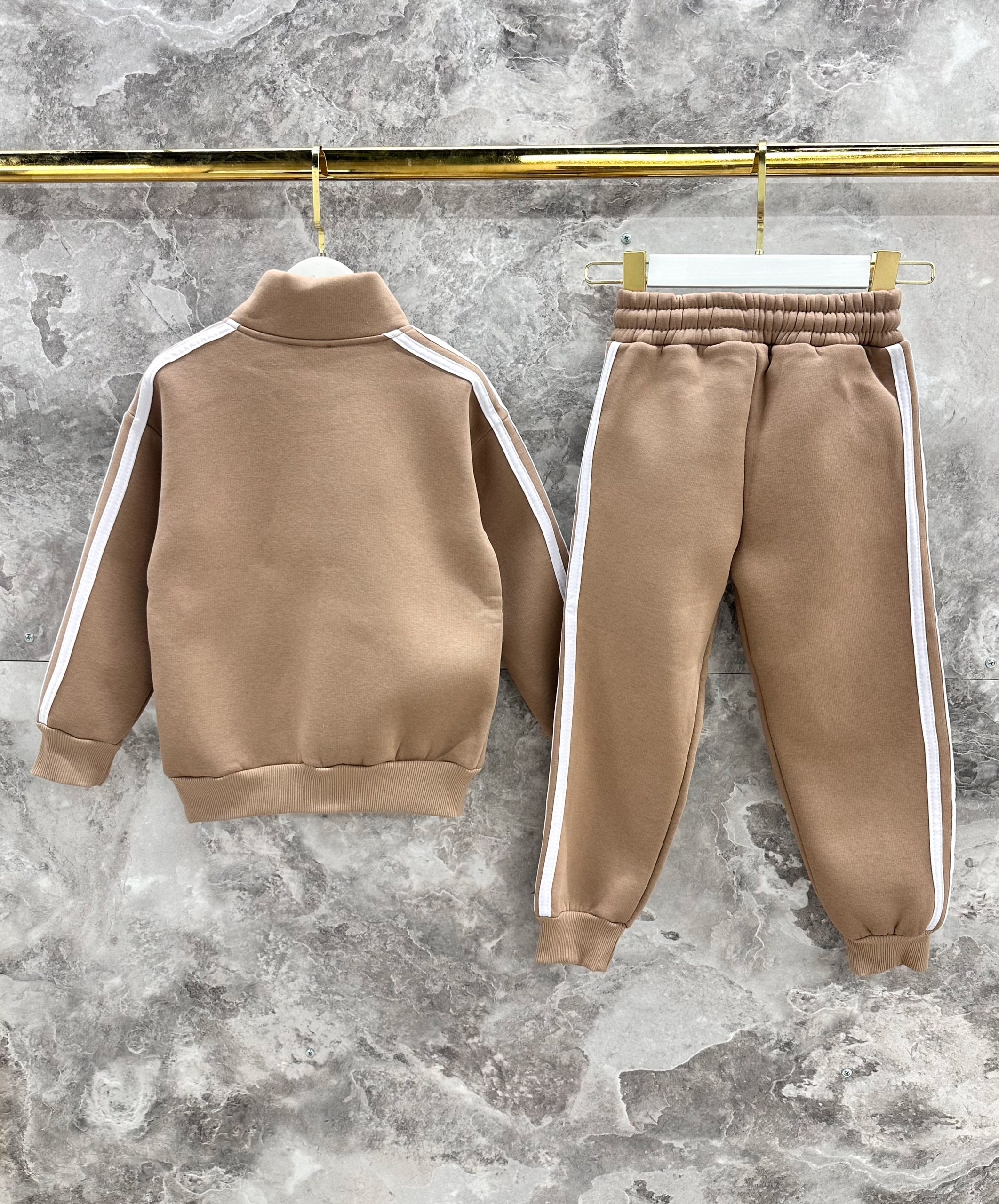 костюмы спортивные,детский костюм,модные костюмы,спортивные костюмы для девочек,костюм бежевый