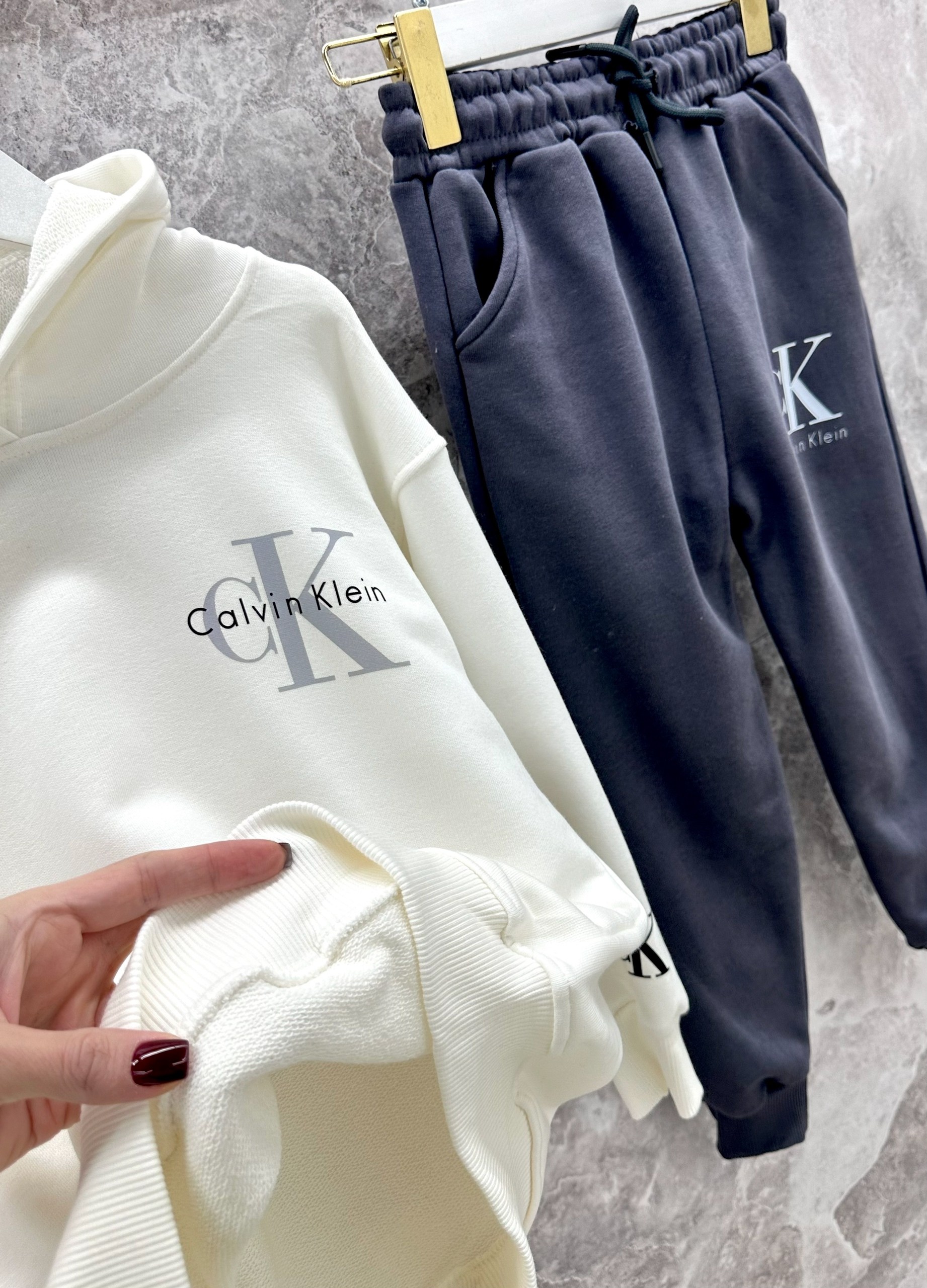 спортивный костюм calvin klein,комплект одежды calvin klein,спортивные костюм,комплекты одежды,джоггеры calvin klein