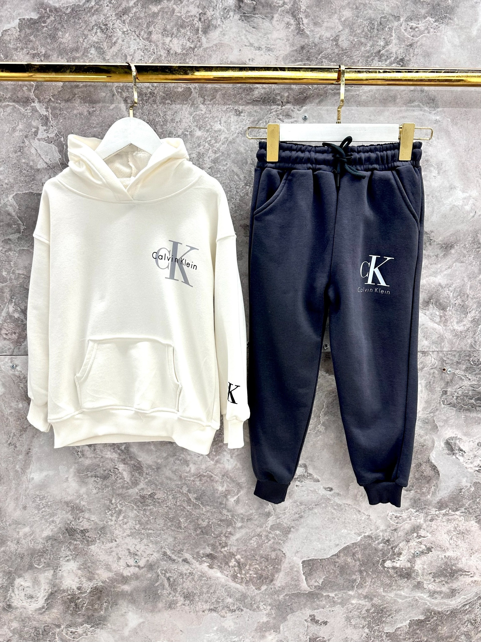 спортивный костюм calvin klein,комплект одежды calvin klein,спортивные костюм,комплекты одежды,джоггеры calvin klein