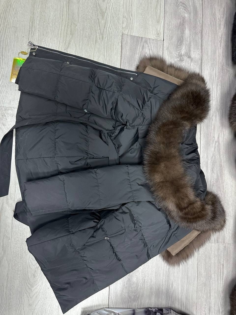 пуховики с мехом,пуховики с натуральным мехом,куртка пуховик с натуральным мехом,пуховик женский с натуральным мехом,пуховик зимний куртка