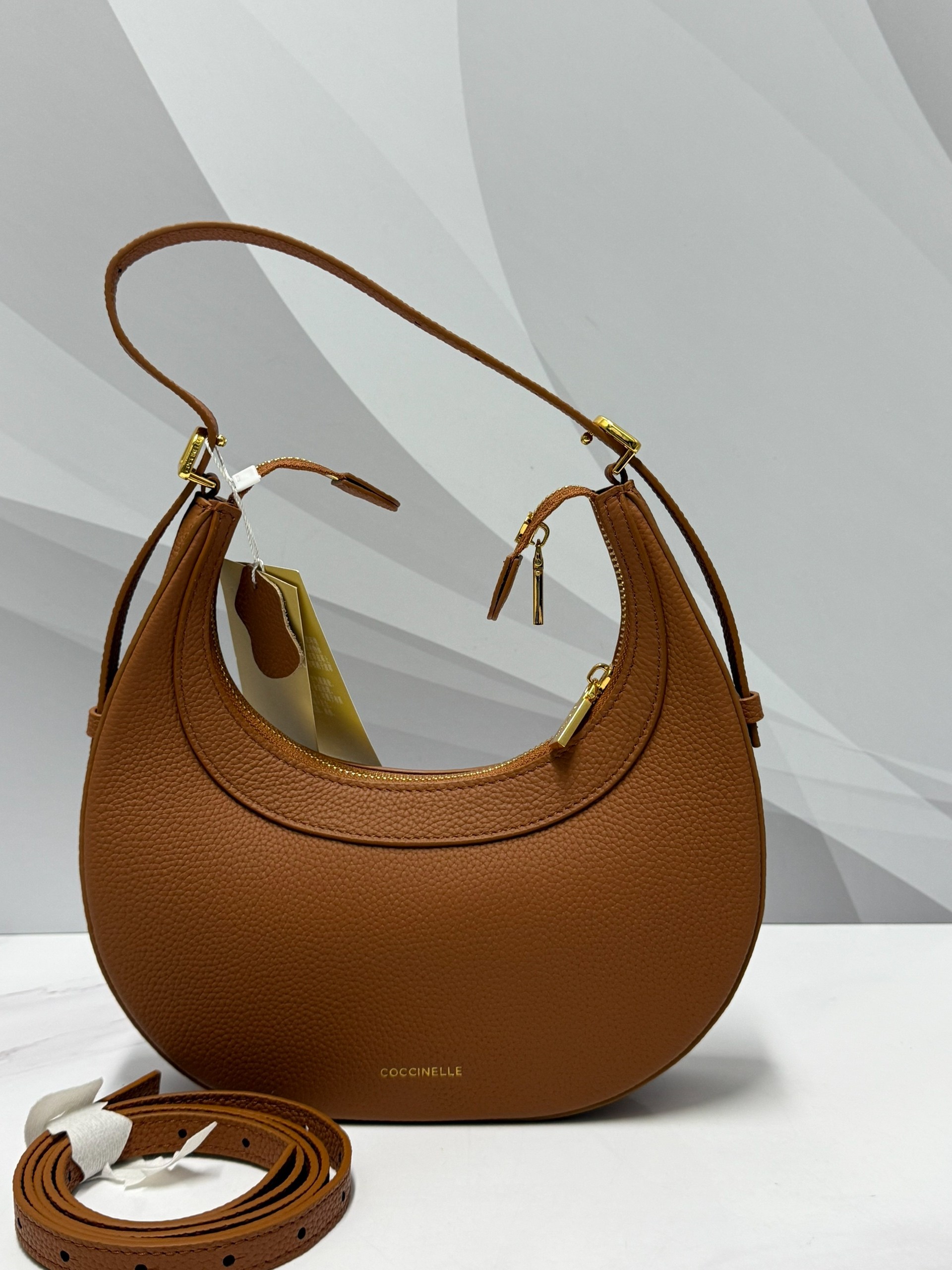 сумка coccinelle,coccinelle сумка на плечо,женская сумка coccinelle,сумка женские,сумка на плечо coccinelle whisper