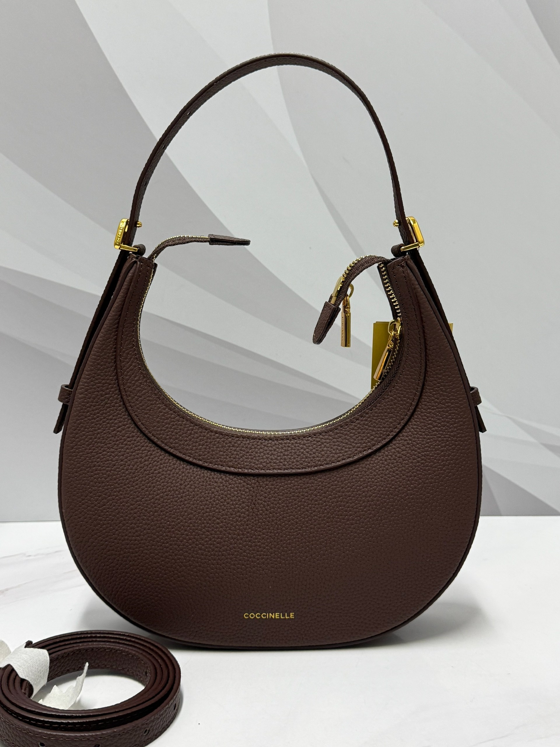 сумка coccinelle,coccinelle сумка на плечо,женская сумка coccinelle,сумка женские,сумка на плечо coccinelle whisper