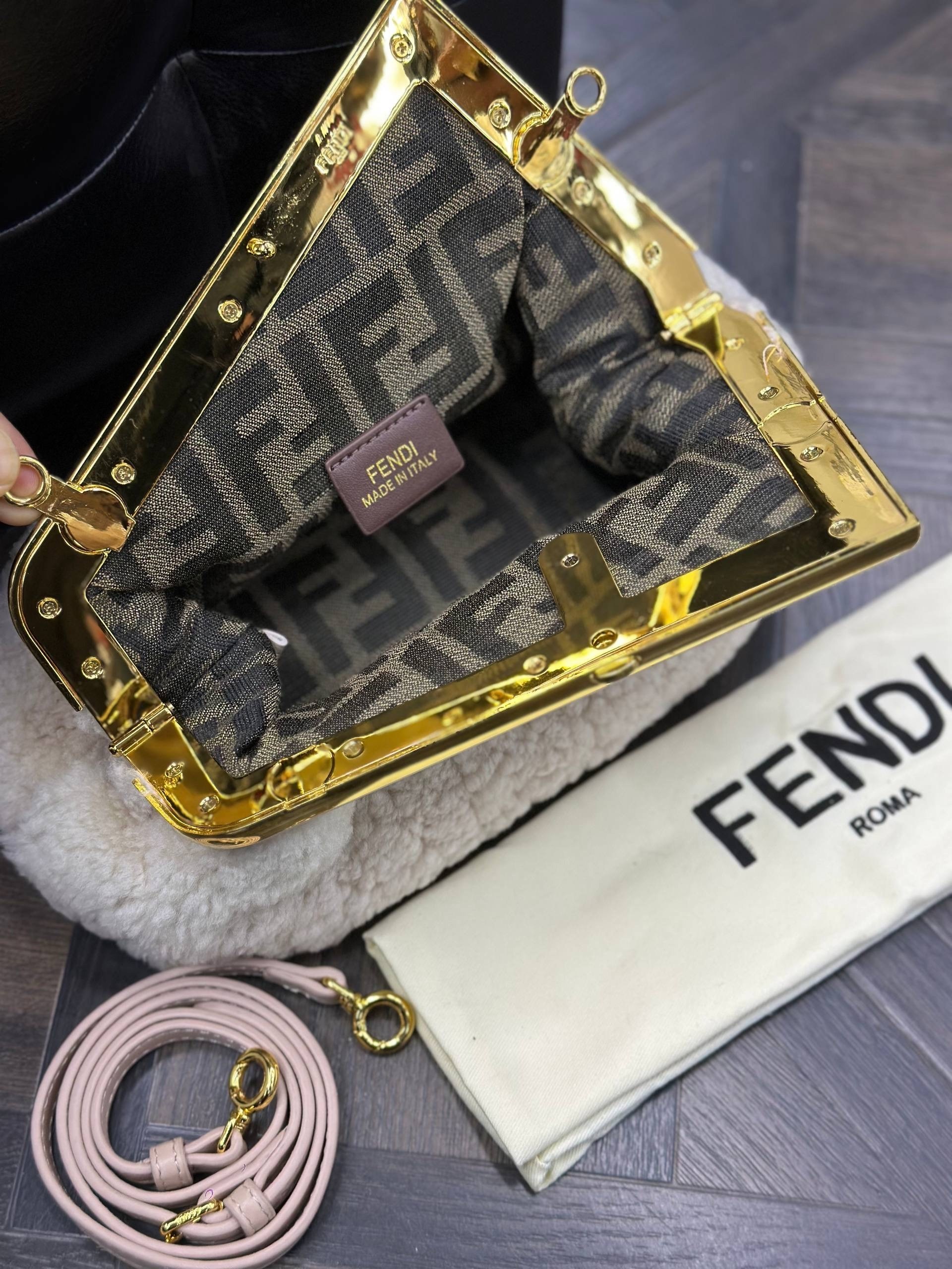 сумка женская fendi,cумка fendi,меховая сумка,fendi сумка fendi,клатч