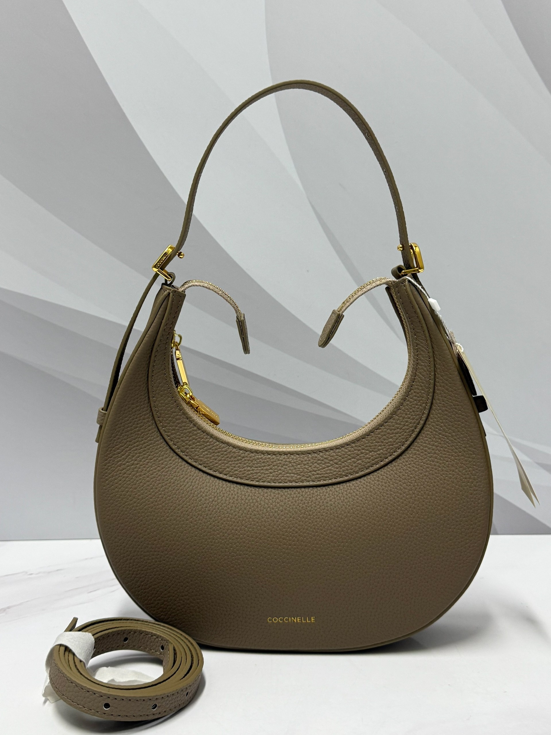 сумка coccinelle,coccinelle сумка на плечо,женская сумка coccinelle,сумка женские,сумка на плечо coccinelle whisper