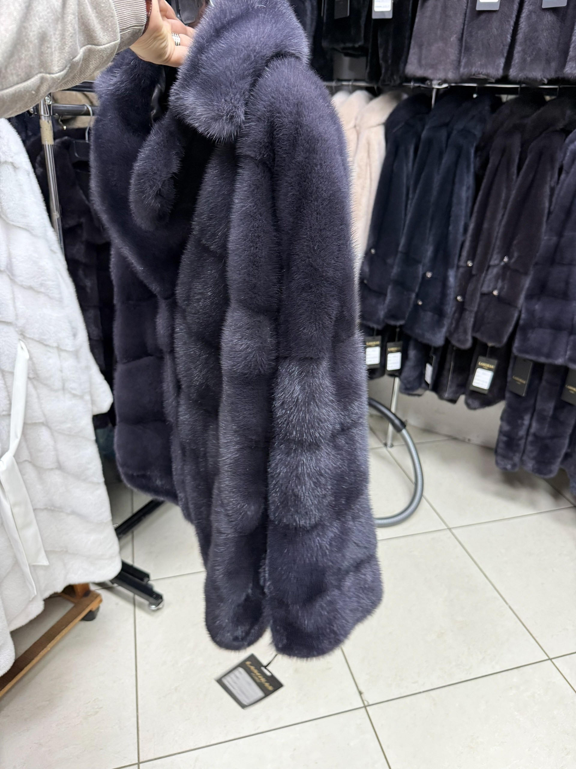 шубы норковые,шуба женская норковая,шуба из норки,manakas frankfurt норковая шуба синяя,шуба женская