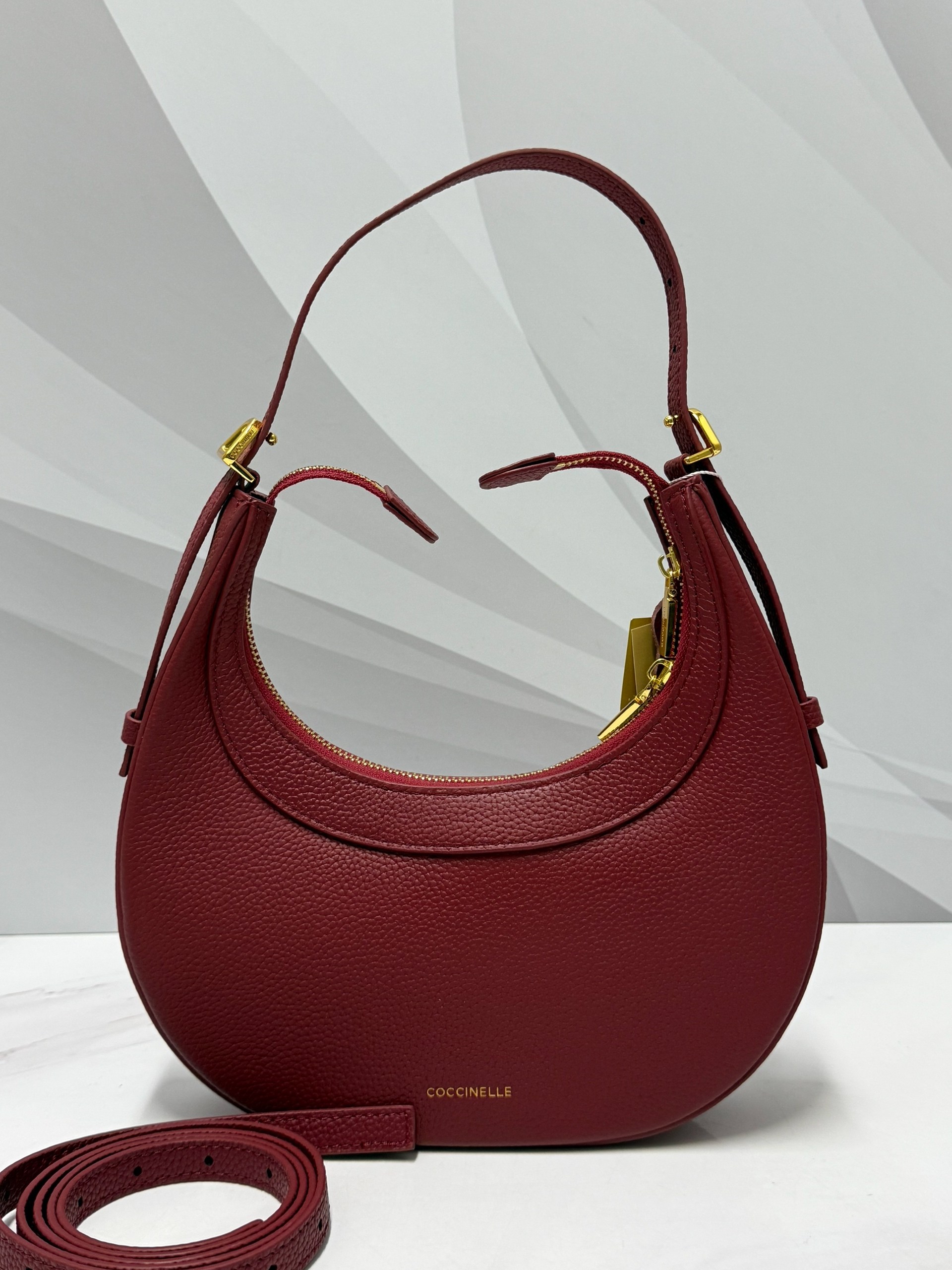 сумка coccinelle,coccinelle сумка на плечо,женская сумка coccinelle,сумка женские,сумка на плечо coccinelle whisper