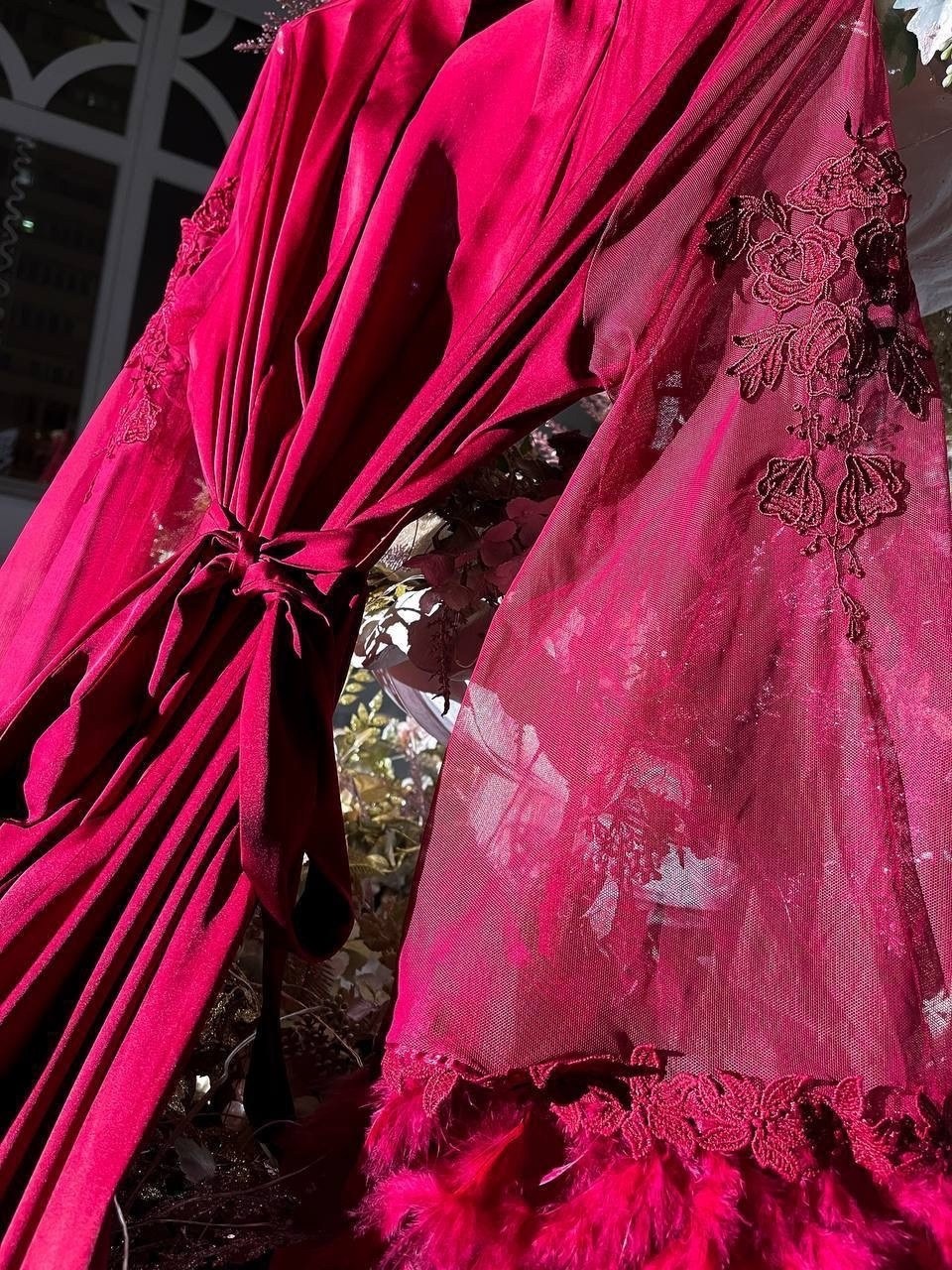 халат с перьями,шелковый халат с перьями,женский шелковый халат,халат пеньюар с перьями,пеньюар с перьями