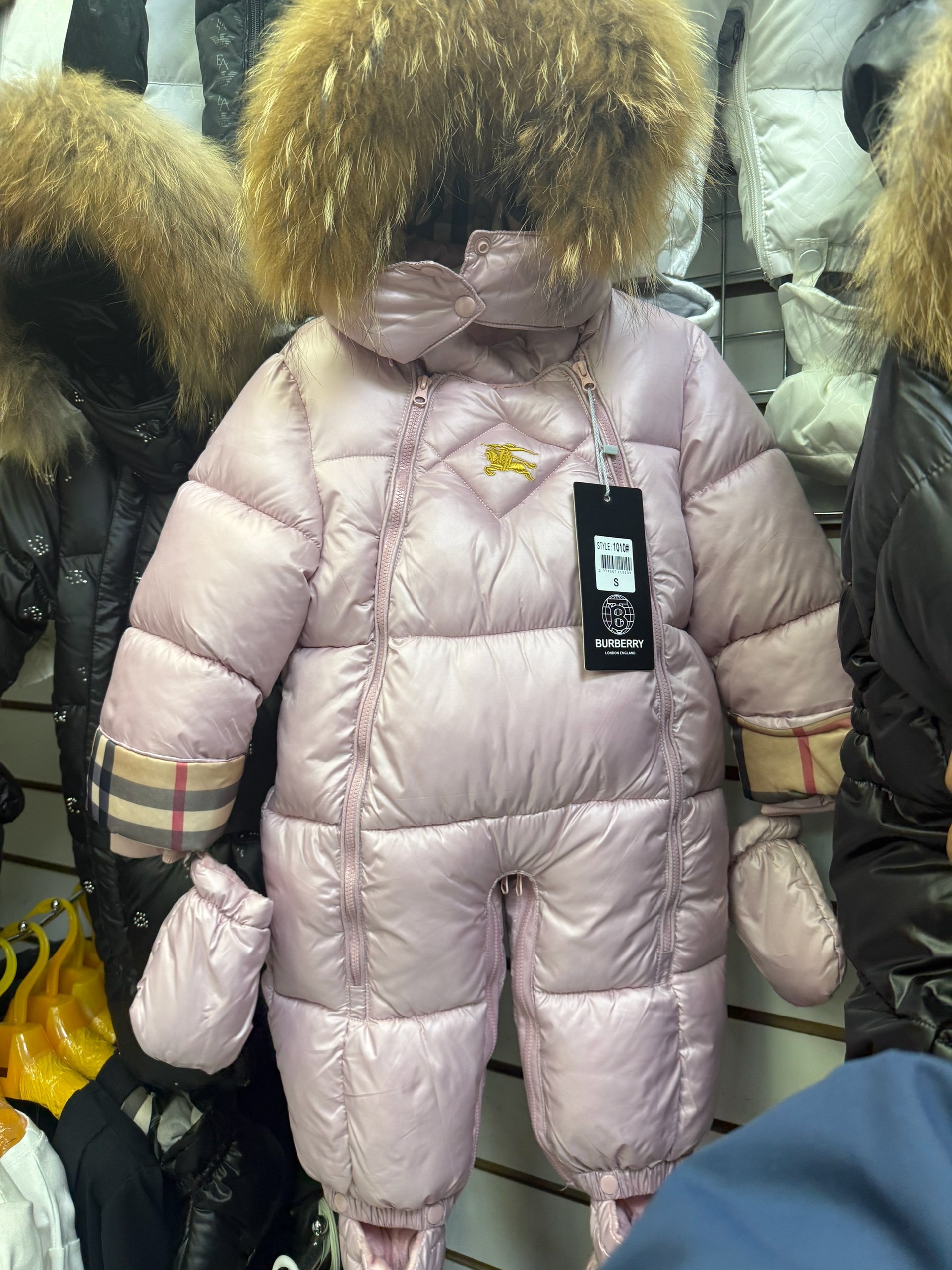 зимние куртки для девочек,зимние куртки,детский пуховик,детский зимний комбинезон,куртка зимняя детская