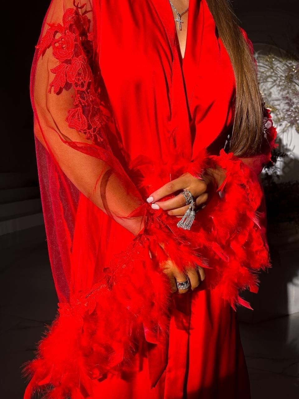 халат с перьями,шелковые халаты,халат с перьями длинный,шелковый длинный халат,шелковый халат с перьями