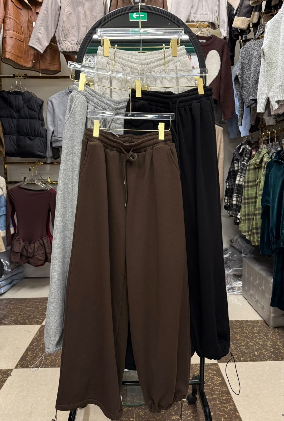 серые широкие спортивные штаны,широкие штаны,спортивные штаны,широкие спортивные штаны,спортивные брюки в корейском стиле