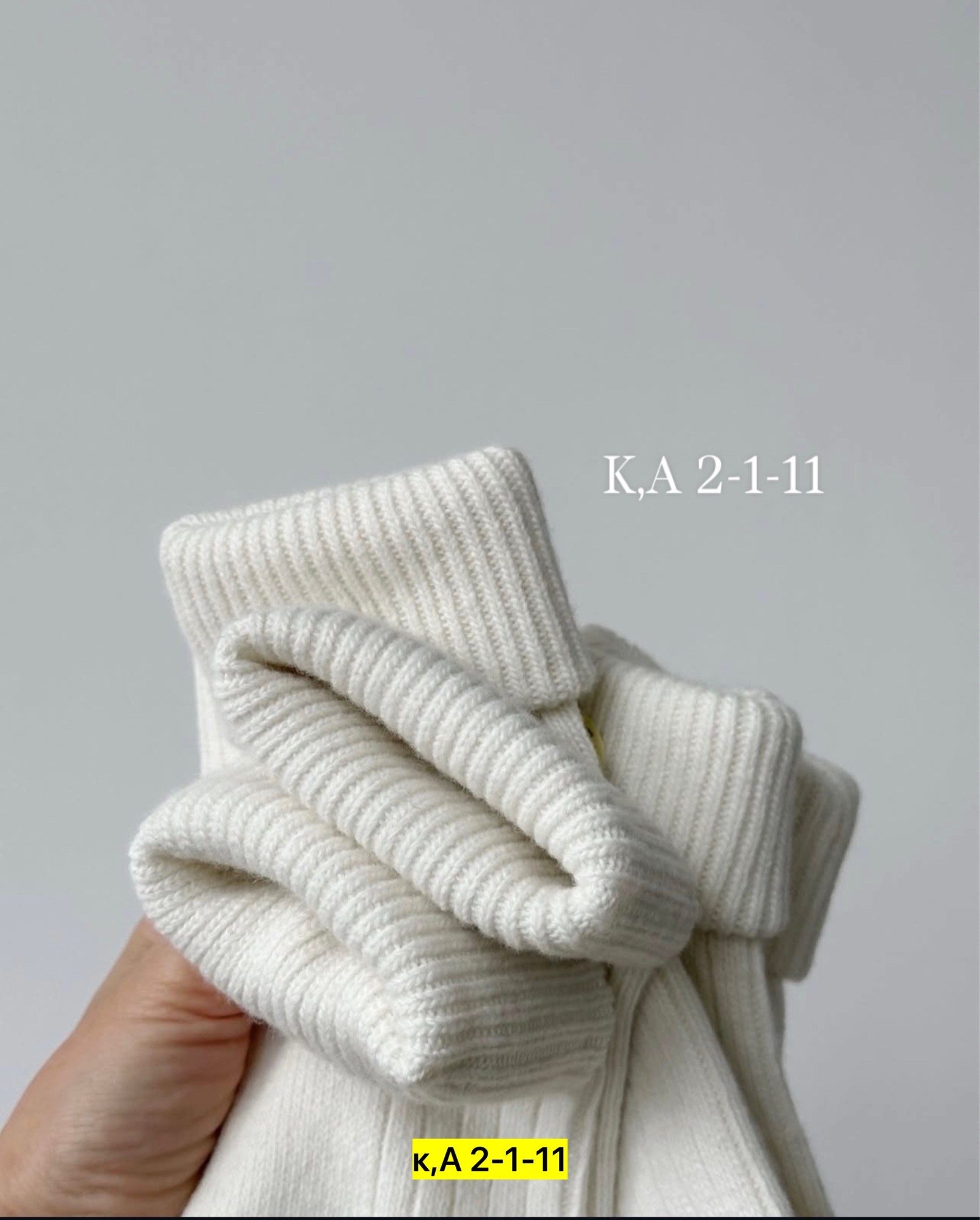 свитер,вязаный трикотаж изделия,свитер с воротником,вязаный трикотаж,женский вязаный свитер