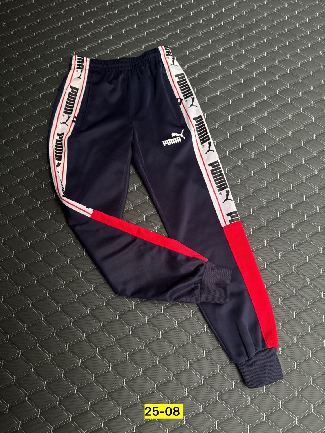 спортивные штаны,брюки спортивные puma ess+ tape sweatpants,спортивные штаны puma,спортивные брюки,спортивные штаны для мальчика