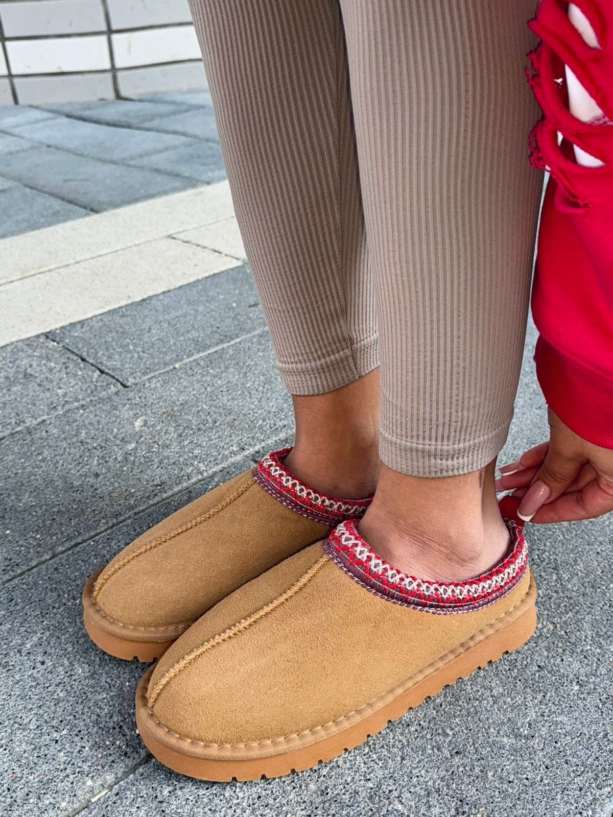 ,тапочки теплые,угги женские, теплая,женская  зимняя