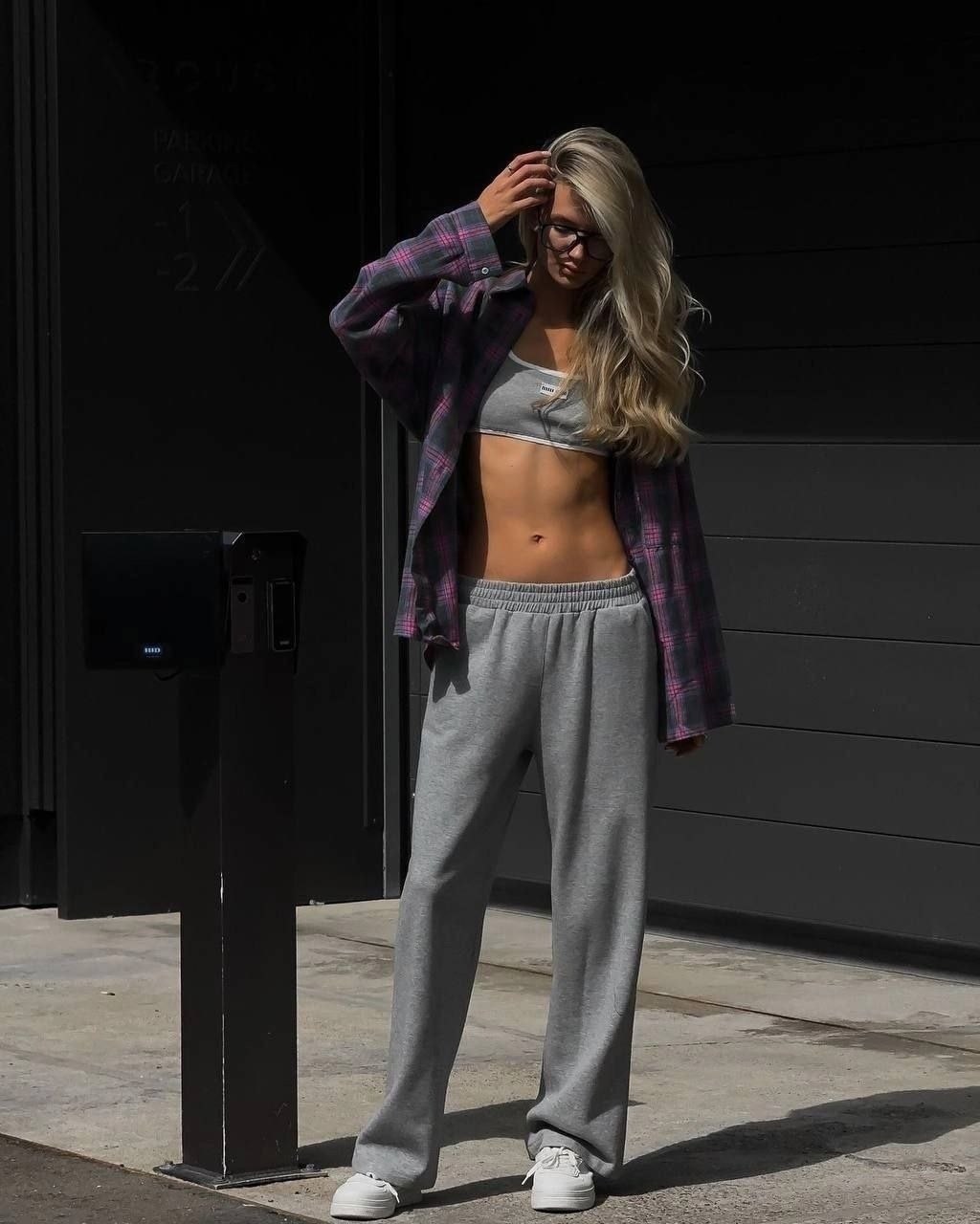 женская рубашка в клетку оверсайз,рубашка женская,рубашка в клетку женская,рубашка женская оверсайз в клетку удлиненная,стильная рубашка