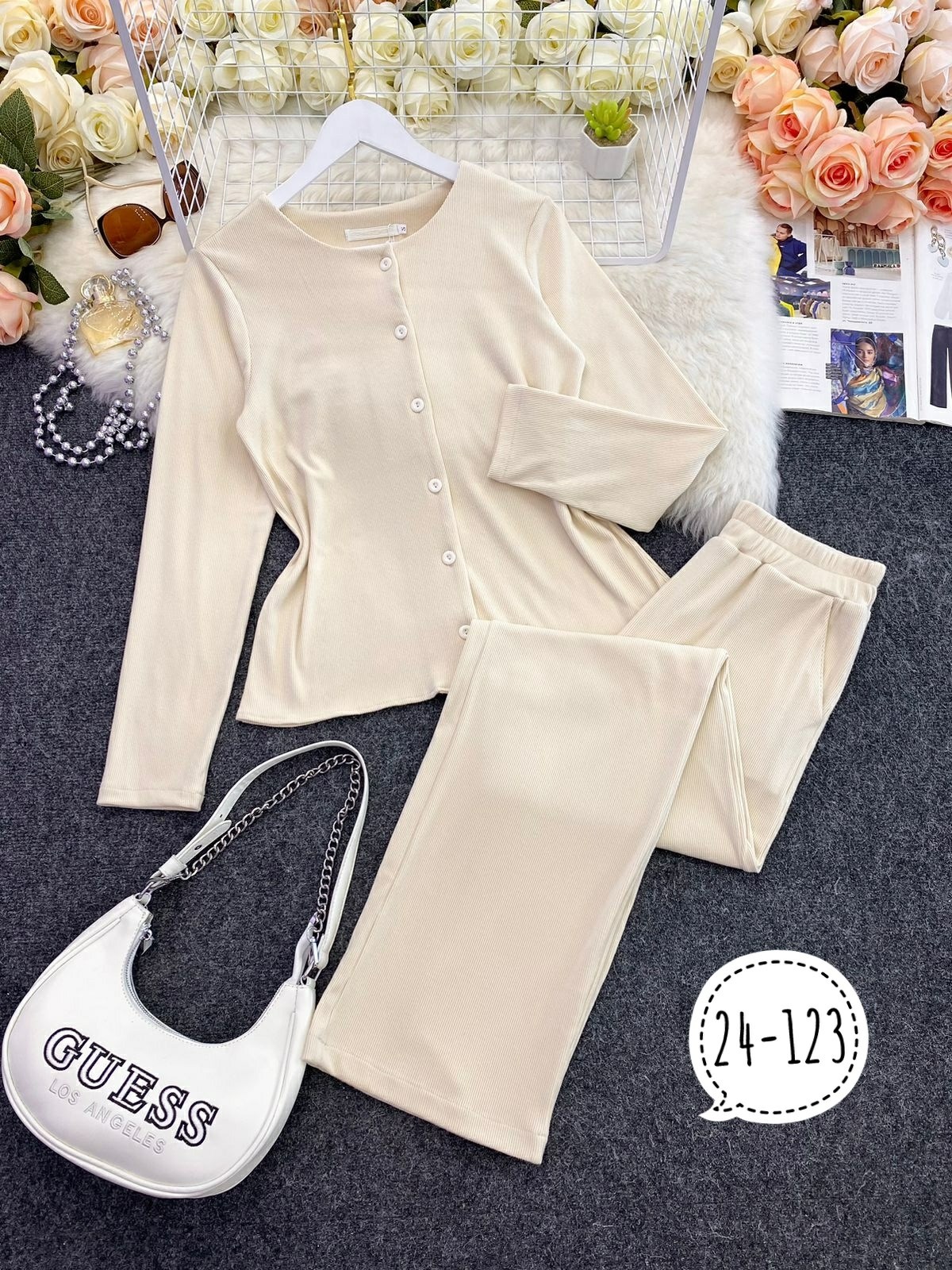 костюмы женские один,костюмы женские брючные,трикотажные костюмы,женские костюмы,костюм с брюками