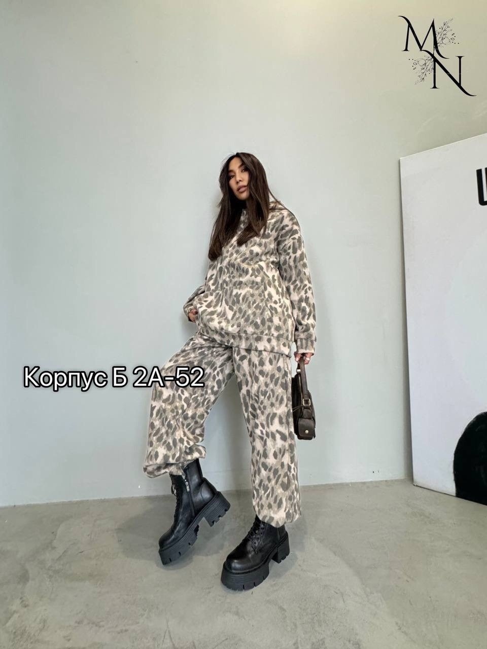 костюмы брючные,костюм модный,трикотажные костюмы,леопардовые костюмы,костюм на флисе