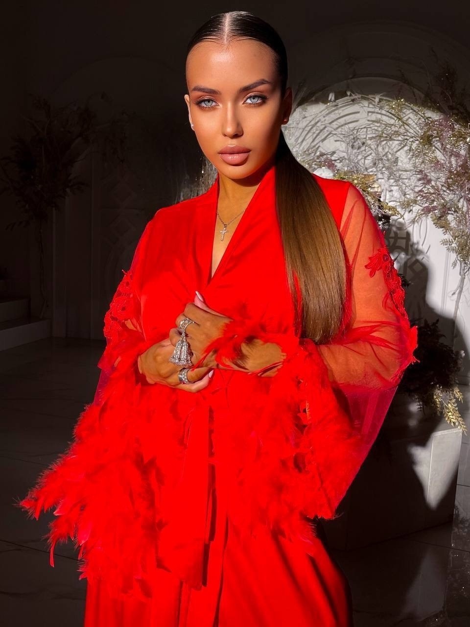 халат с перьями,шелковые халаты,халат с перьями длинный,шелковый длинный халат,шелковый халат с перьями