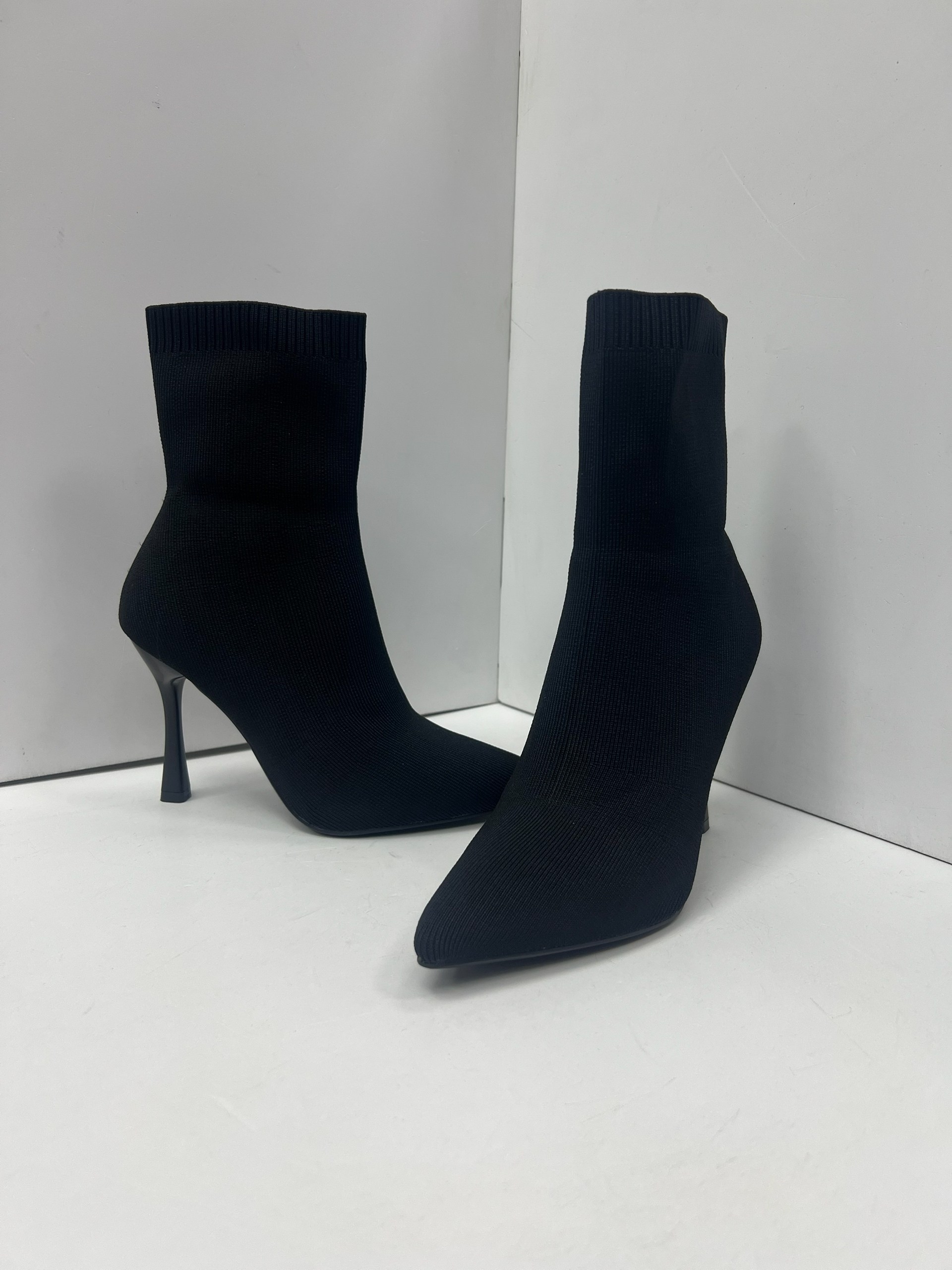 женские ботильоны с острым носком,ботильоны на шпильках,ботильоны на каблуке шпильке,стильные ботильоны,ботильоны женские