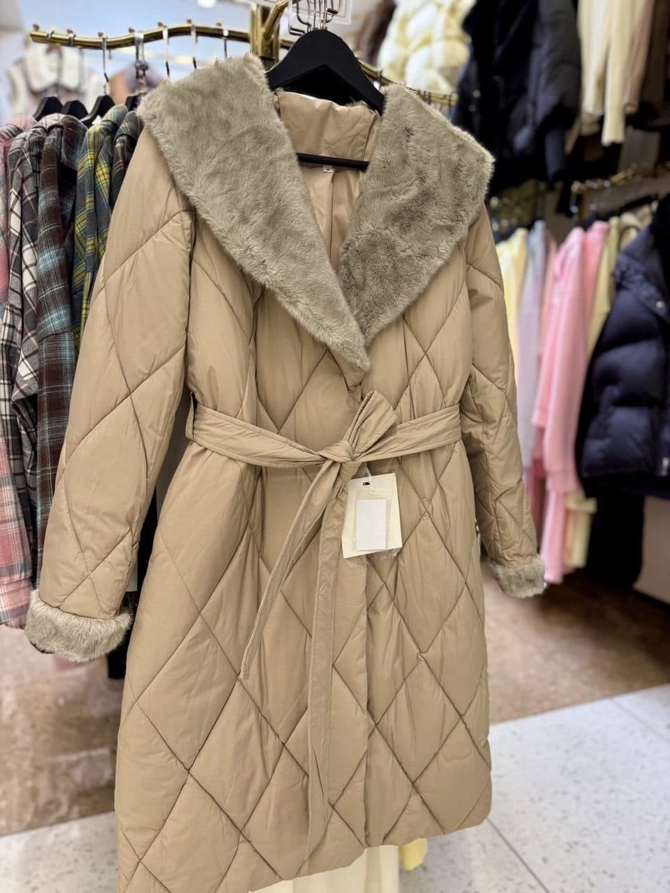 пальто стеганое,куртка удлиненная,женская зимняя куртка,пальто пуховик,утепленное стеганое пальто acasta