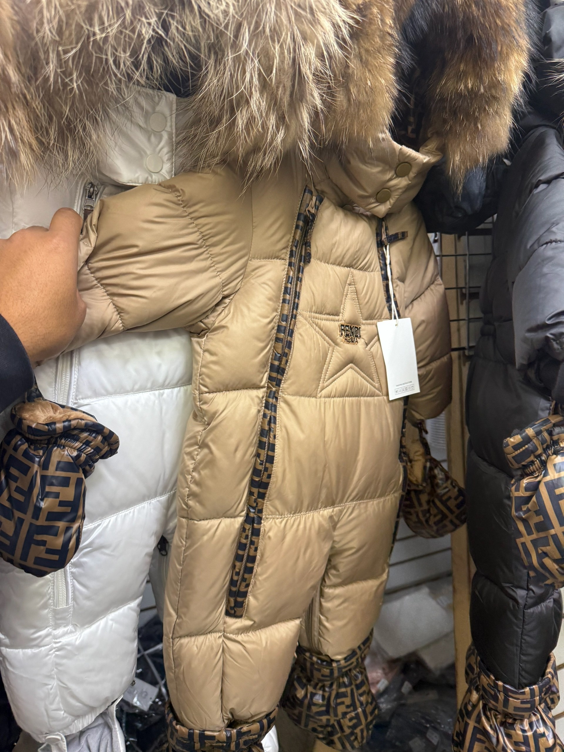 зимние куртки для девочек,зимние куртки,детский пуховик,детский зимний комбинезон,куртка зимняя детская