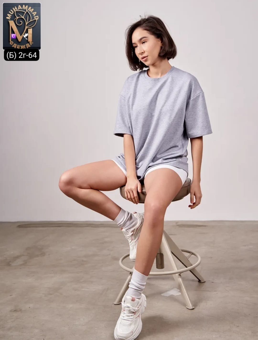 футболки женская,футболка оверсайз с,футболка оверсайз серая,серая футболка оверсайз вид с сзади,футболка женская серая