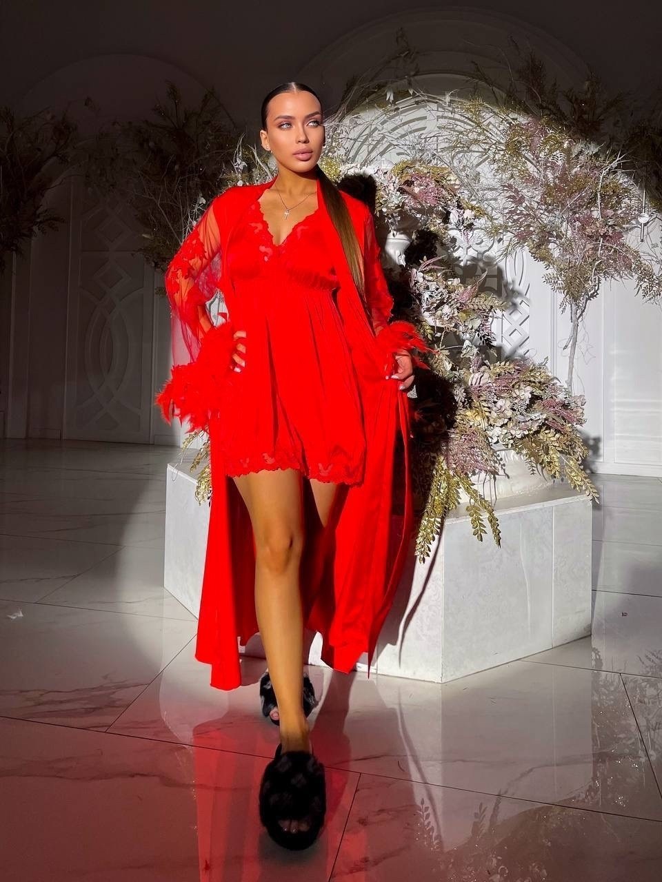 халат с перьями,шелковые халаты,халат с перьями длинный,шелковый длинный халат,шелковый халат с перьями