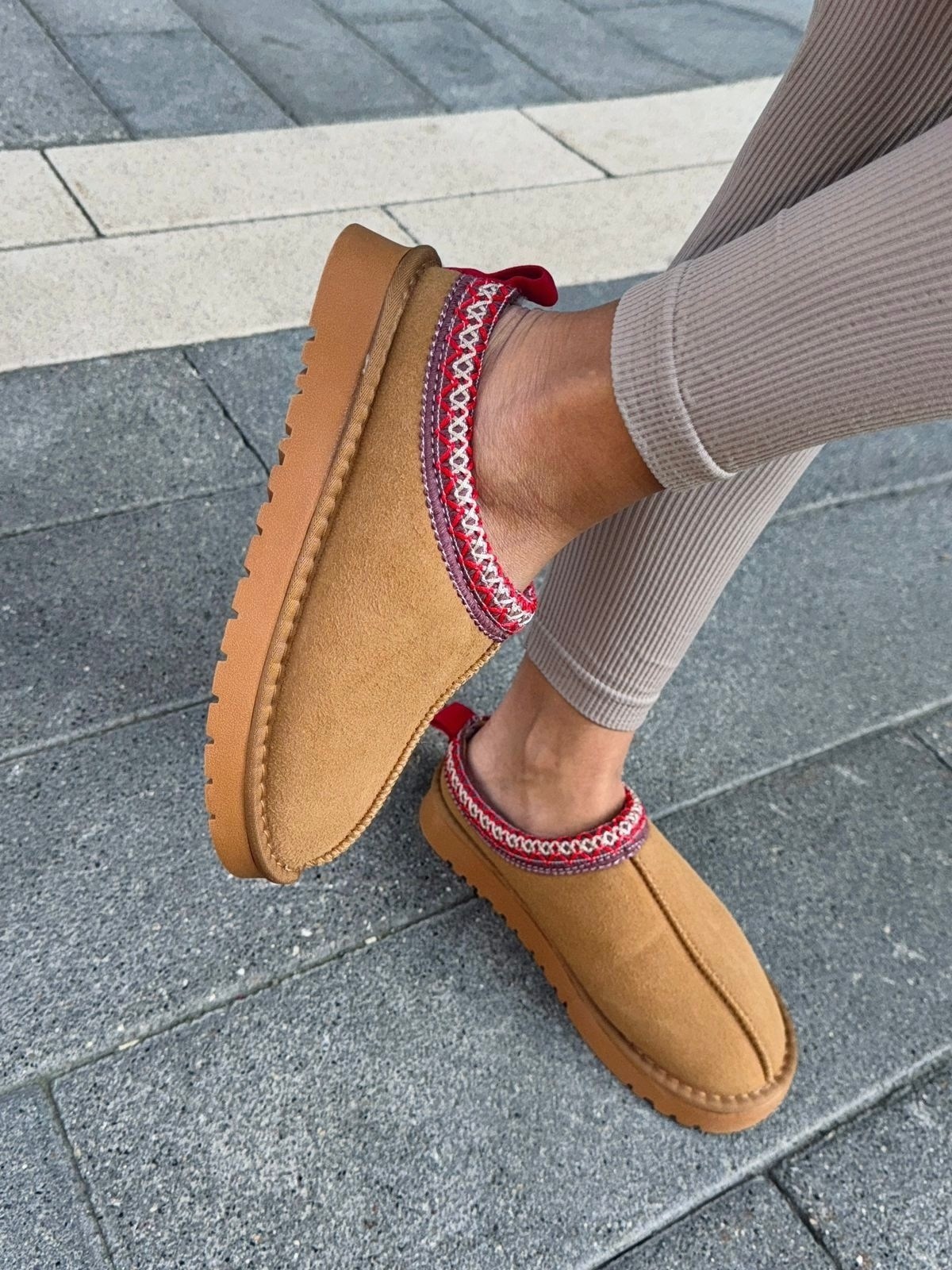 ,тапочки теплые,угги женские, теплая,женская  зимняя