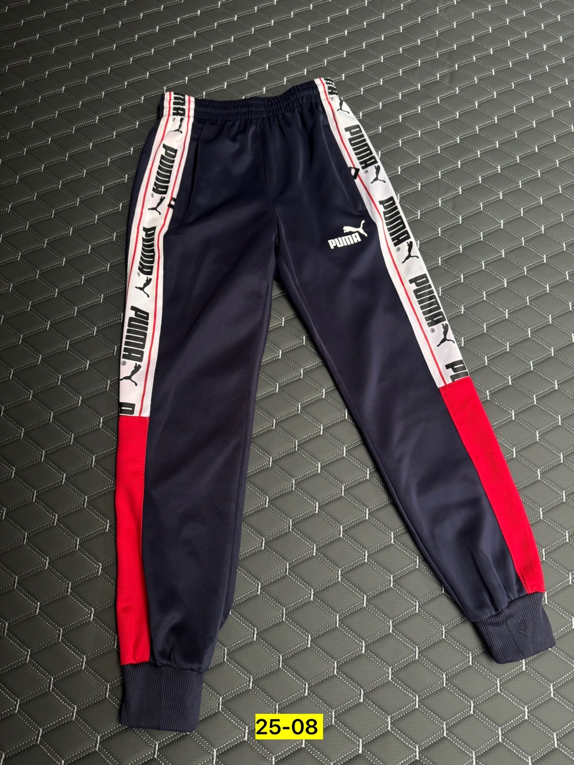 спортивные штаны,брюки спортивные puma ess+ tape sweatpants,спортивные штаны puma,спортивные брюки,спортивные штаны для мальчика